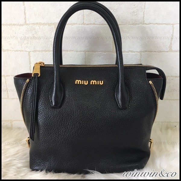 【国内発送】MiuMiu スーパーコピー 絶対欲しい便利な2wayバッグ 黒 5BA003 2AJB F0002